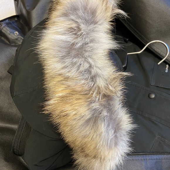 Canada Goose black label expedition style coat with fur at hood, so durable - Picture 3 of 3